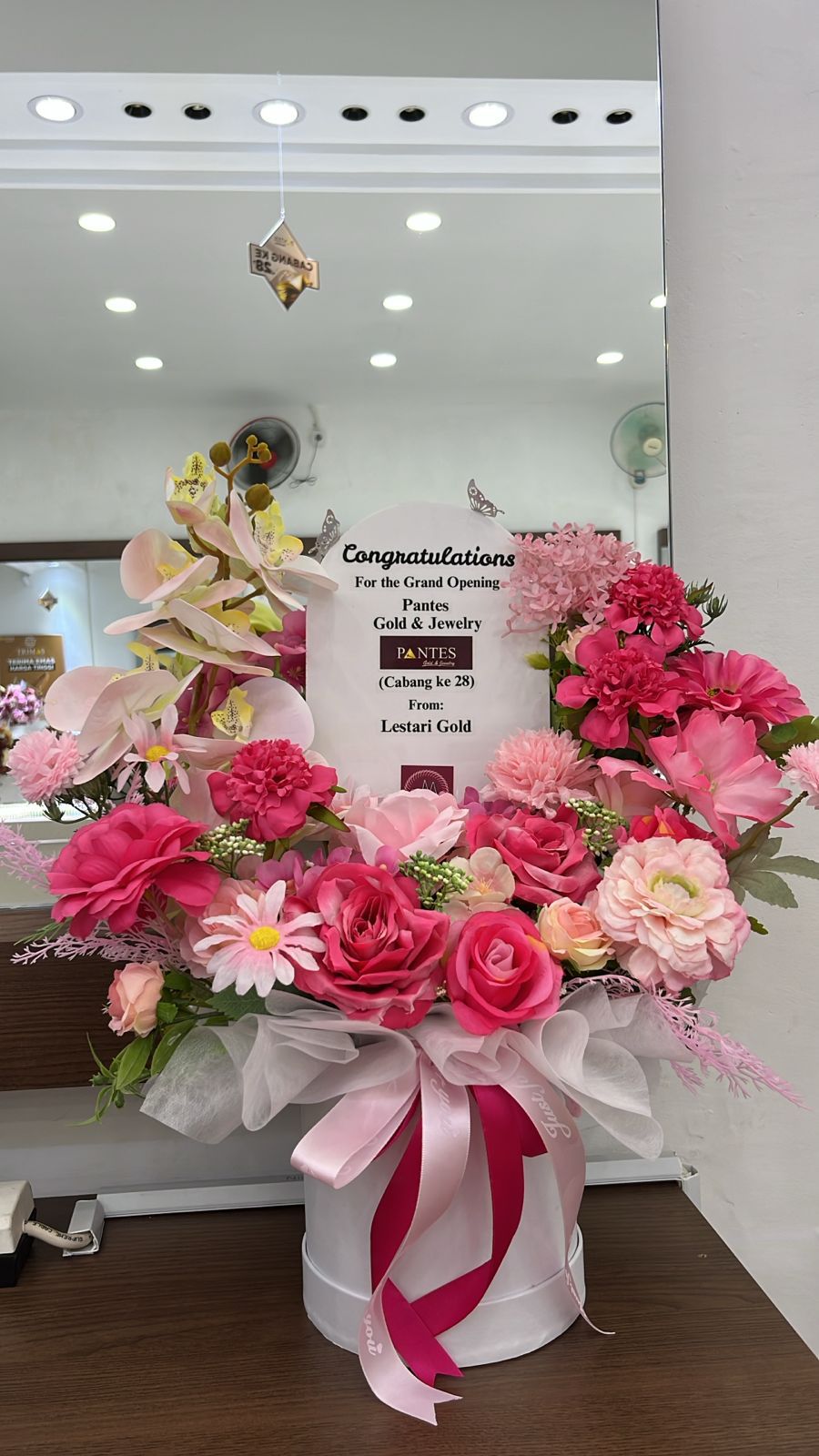Bloombox Elegan untuk Hadiah Modern & Premium | MaylaraFlorist